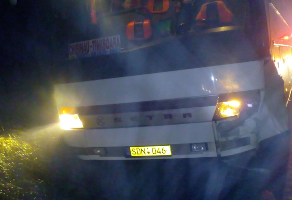 Accident în apropiere de Bârlad: autocar tamponat de un șofer iresponsabil