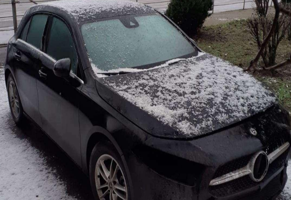 Mercedes furat din Italia, oprit la frontiera cu Republica Moldova