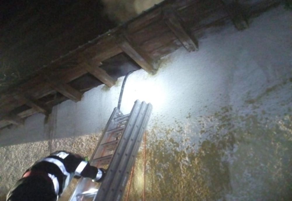 Un incendiu a pus în pericol prima zi de grădiniță pentru copiii din comuna Codăești