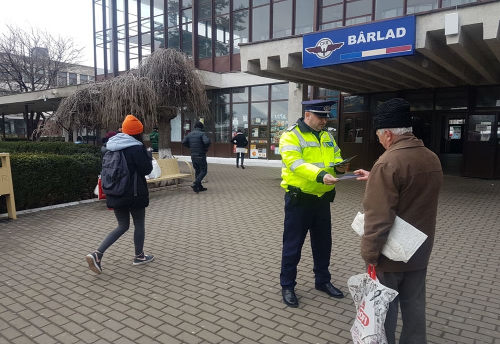 Activități preventive ale polițiștilor la Bârlad: „Hoții îți invadează intimitatea”
