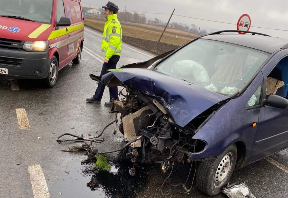 Accident rutier în comuna Tutova: 2 autoturisme implicate și trei victime! FOTO