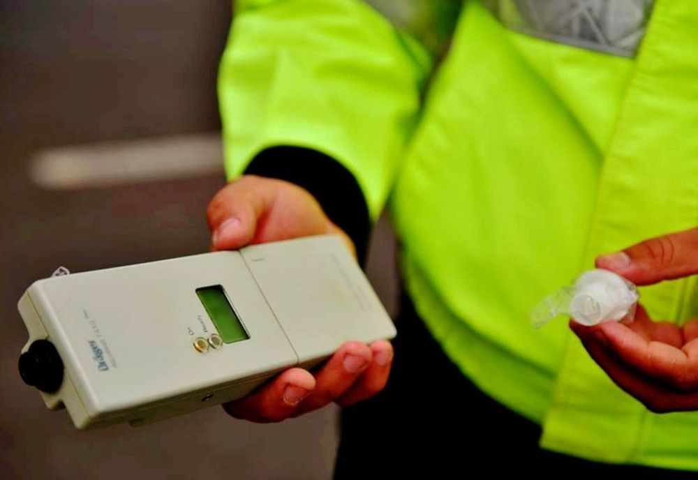 Un bărbat s-a ales cu dosar penal după ce a fost prins beat la volan