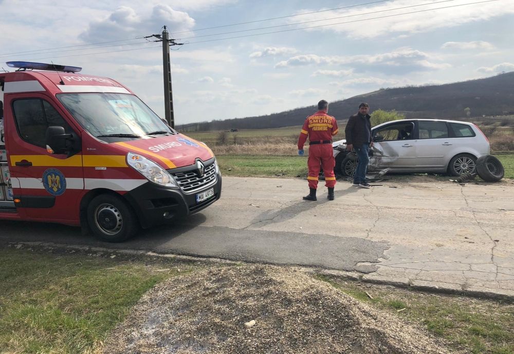 Șapte persoane implicate într-un accident rutier la Lipovăț