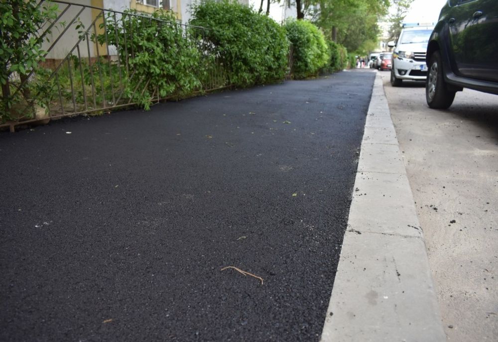 Lucrările de asfaltare în Bârlad continuă