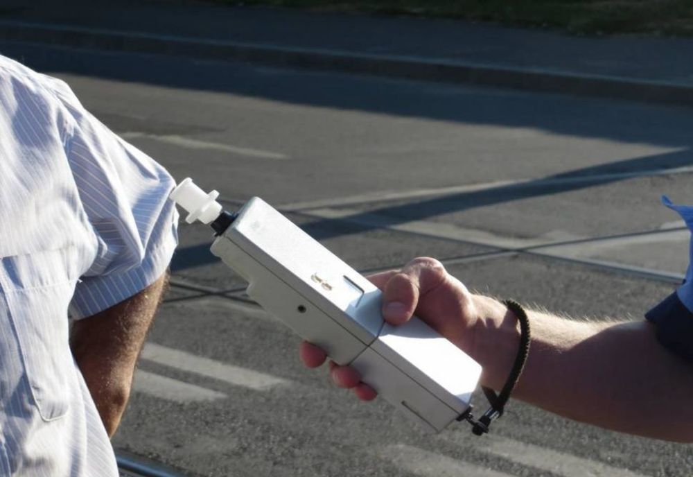 Prins la volan fără permis de conducere și băut!