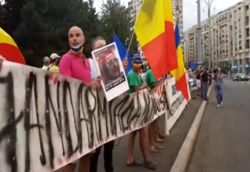 Două proteste în Piața Victoriei: Doi ani de la violențele din 10 august versus nemulțumiri la măsurile luate de Guvern în gestionarea pandemiei