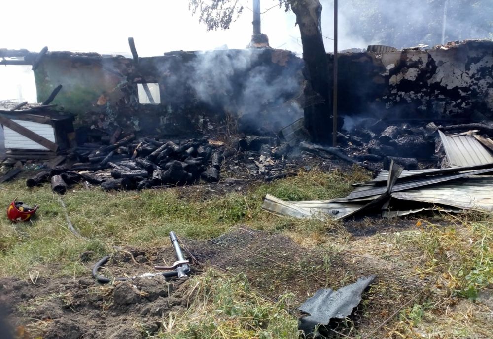 Locuință distrusă de un incendiu în localitatea Corbu