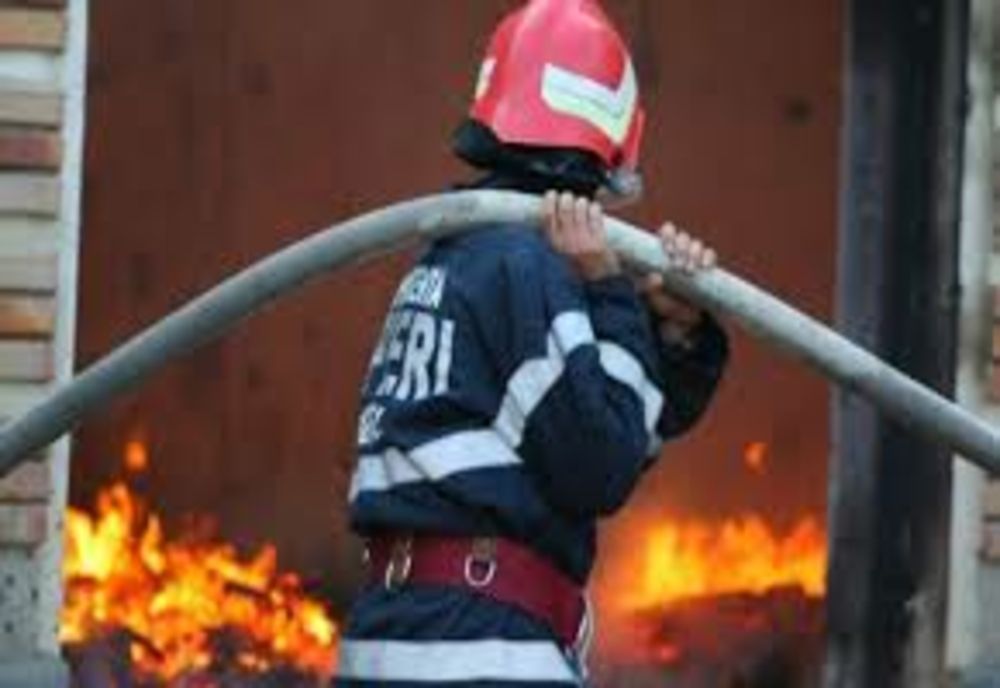 ULTIMĂ ORĂ: incendiu la un apartament în Bârlad