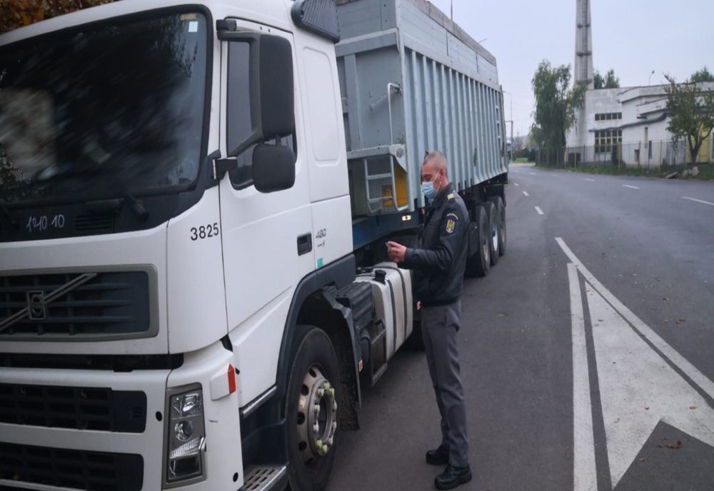 Autovehicul cu număr fals de înmatriculare, descoperit în Albiţa