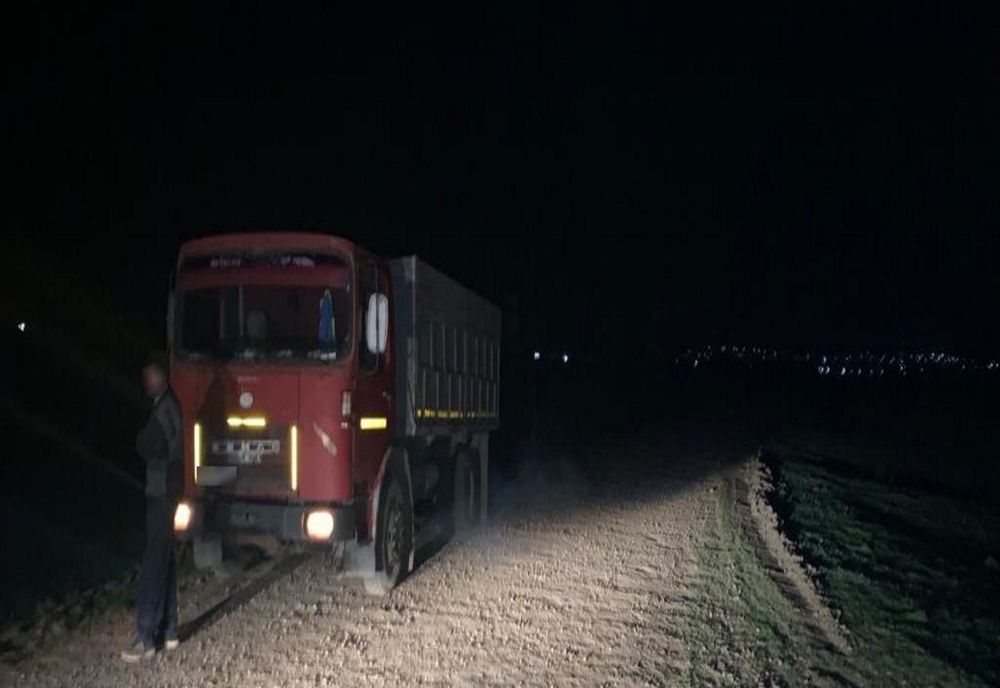 Autoutilitară cu număr fals, descoperită în trafic 