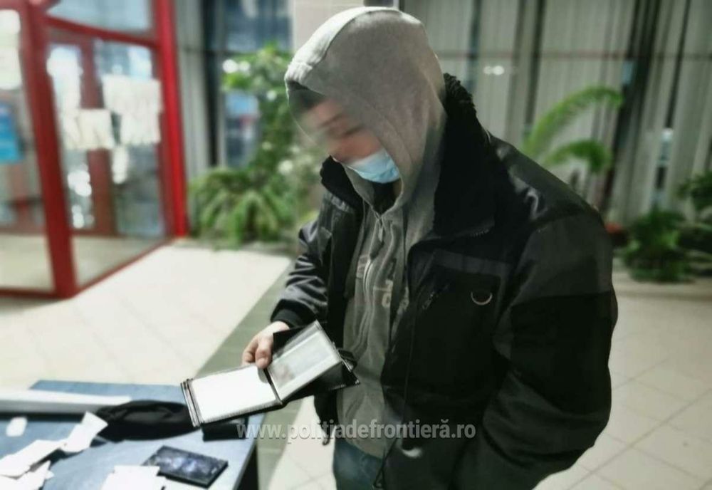 Carte de identitate falsă, descoperită de polițiștii de frontieră 