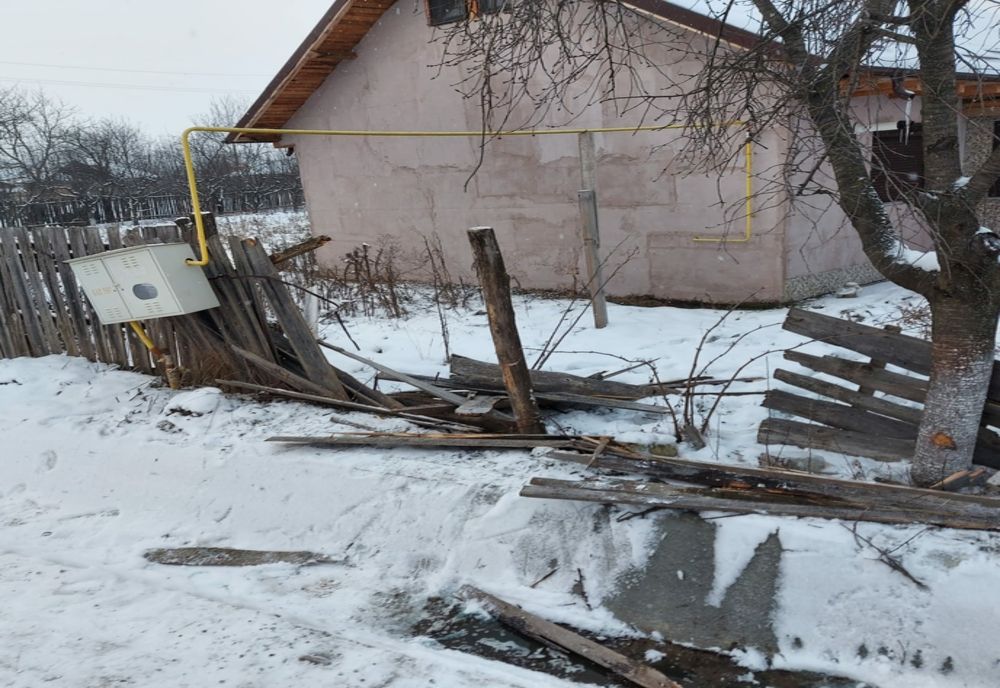 Un autoturism a rupt o țeavă de gaz în localitatea Tutova