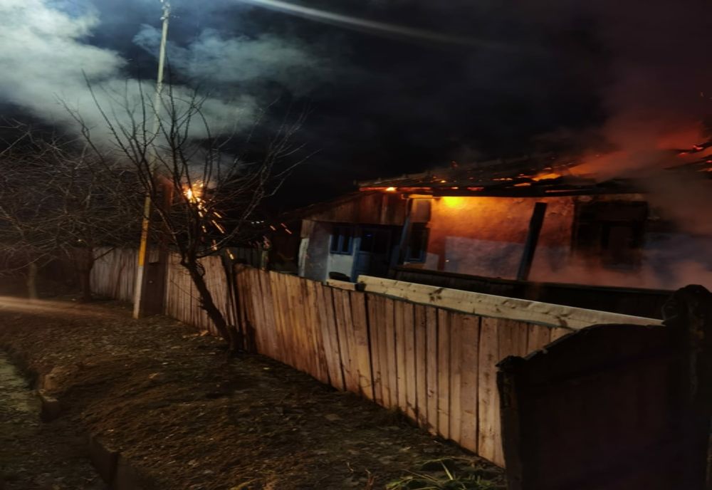 Trupul unei femei găsit carbonizat într-un incendiu - VIDEO