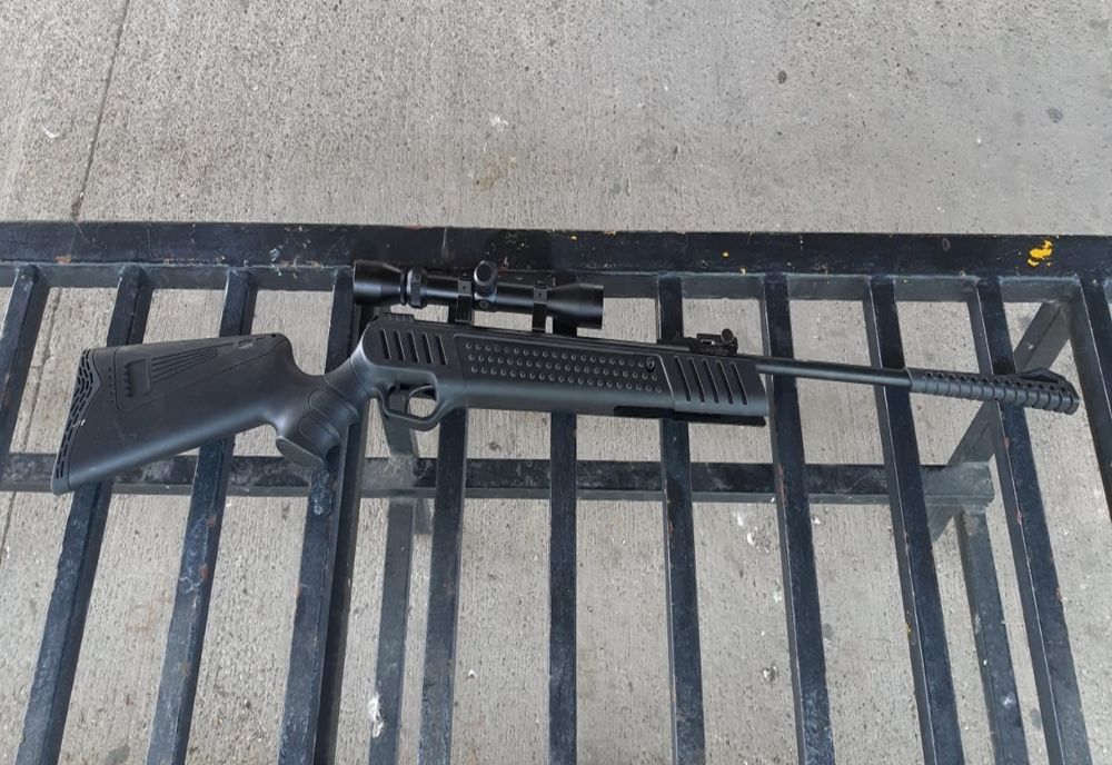 Armă de tir și muniție, descoperite la controlul vamal asupra unui finlandez