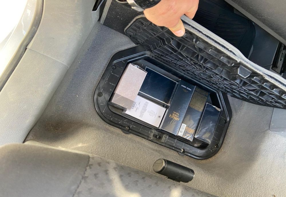 Parfumuri contrafăcute, confiscate la frontieră 