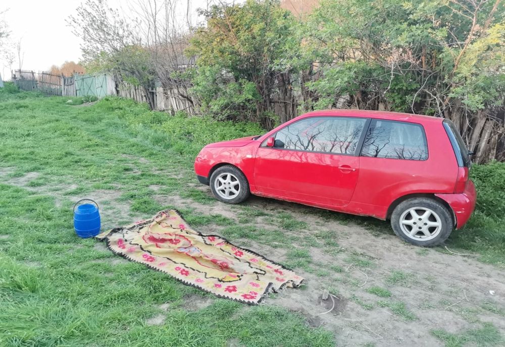 Tânăr de 18 ani, prins sub o mașină! Echipajul medical a reușit să-l resusciteze