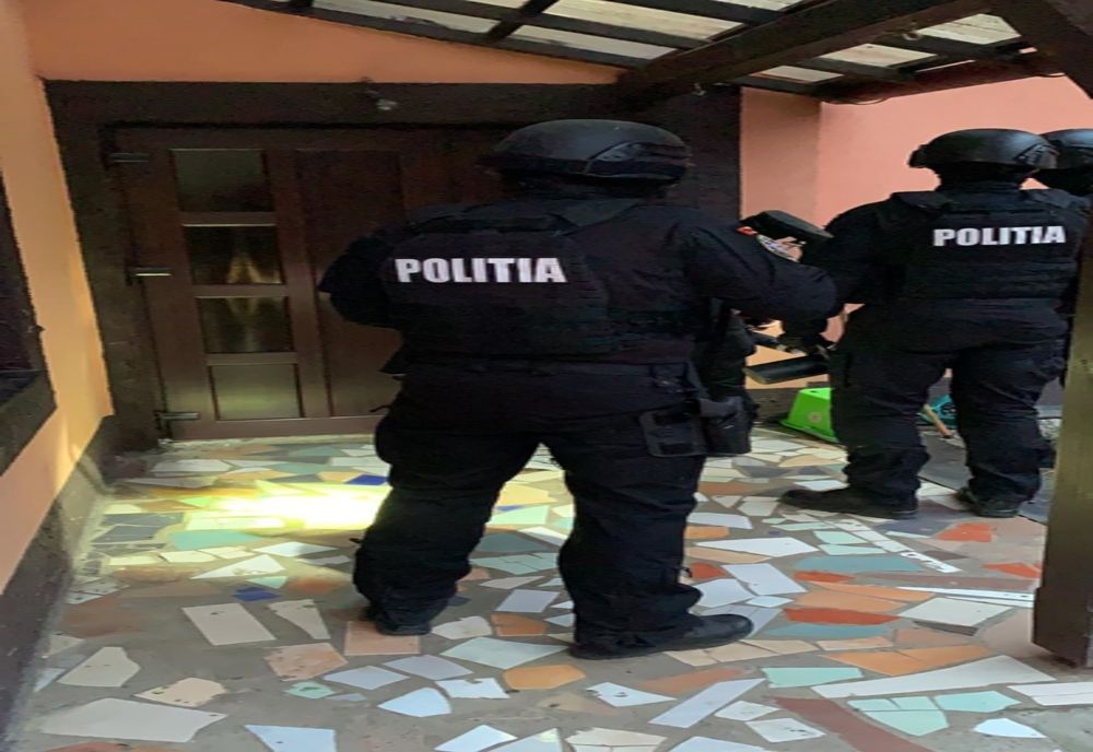 23 DE PERCHEZIȚII LA PERSOANE BĂNUITE DE INFRACȚIUNI ECONOMICE