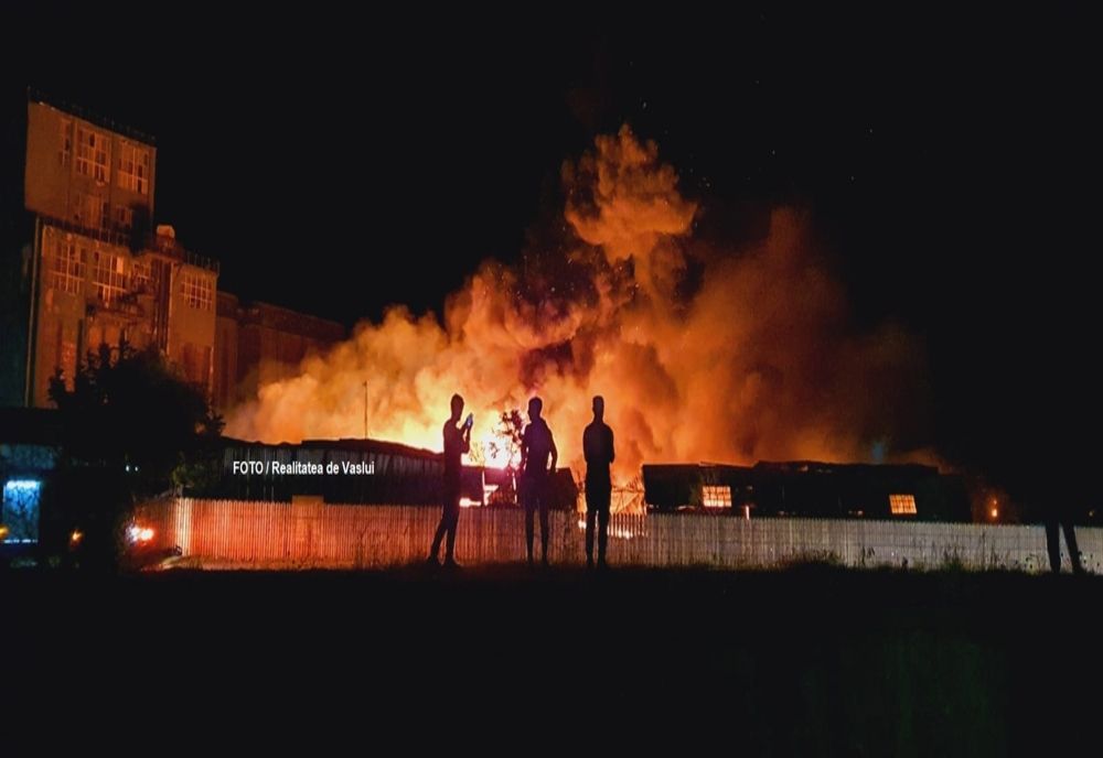 Pagube însemnate după incendiul de ieri de la Bârlad
