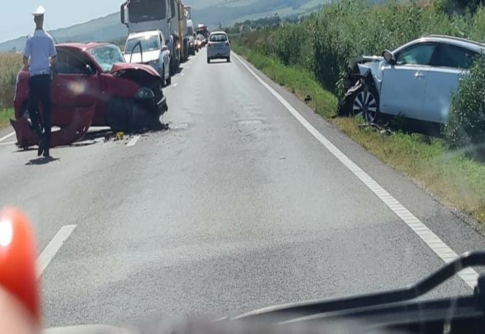 Mai multe persoane au avut nevoie de îngrijiri medicale în urma unor accidente rutiere
