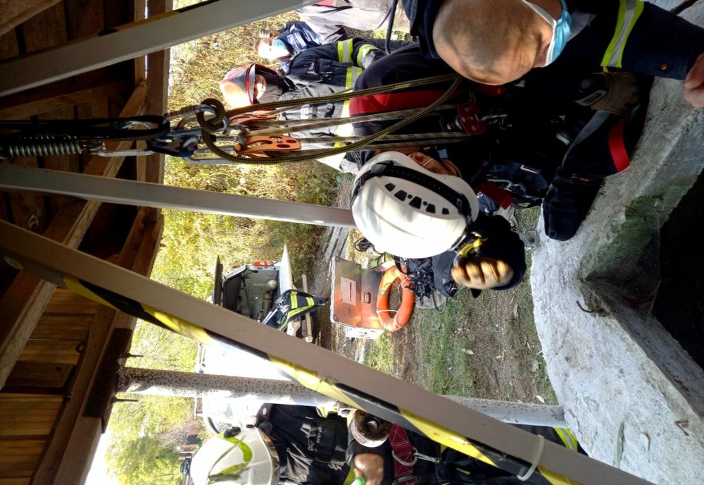O femeie de 78 de ani a căzut într-o fântână la Corbu