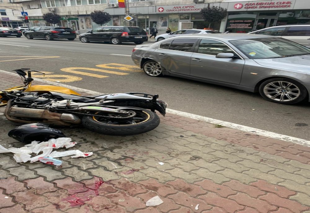 Bârlad. Motociclist izbit de un autoturism 