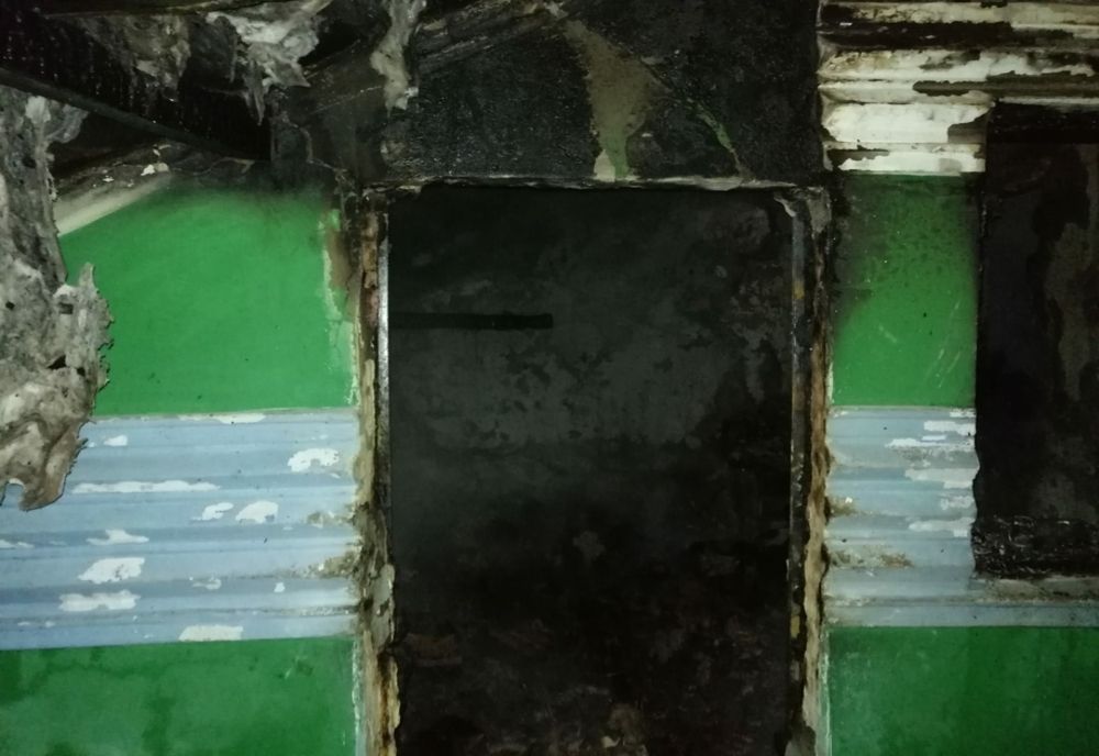 O bătrână și-a găsit sfârșitul în flăcările care i-au cuprins casa- FOTO