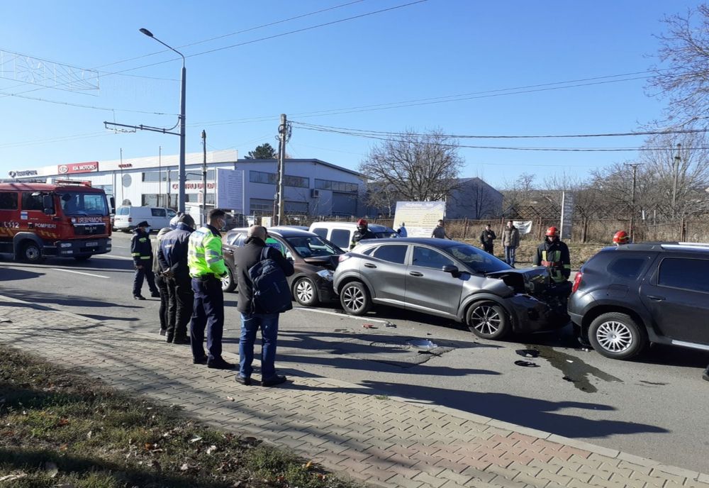 Accident rutier cu trei autoturisme implicate la Moara Grecilor