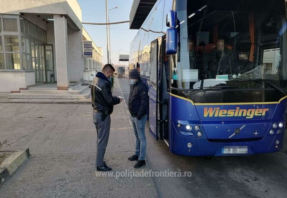 Autocar radiat din circulaţie, descoperit în trafic 