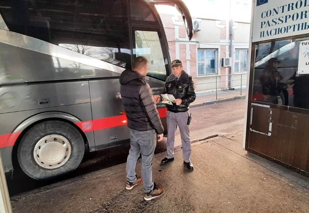 A încercat să treacă vama cu permis necorespunzător