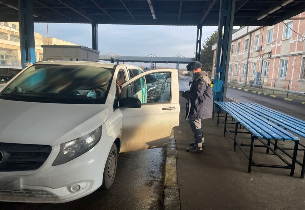 A testat vigilenţa poliţiştilor de frontieră şi s-a ales cu dosar penal