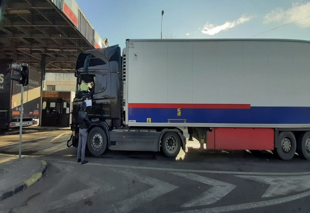 Conduceau ansambluri rutiere, fără să aibă acest drept