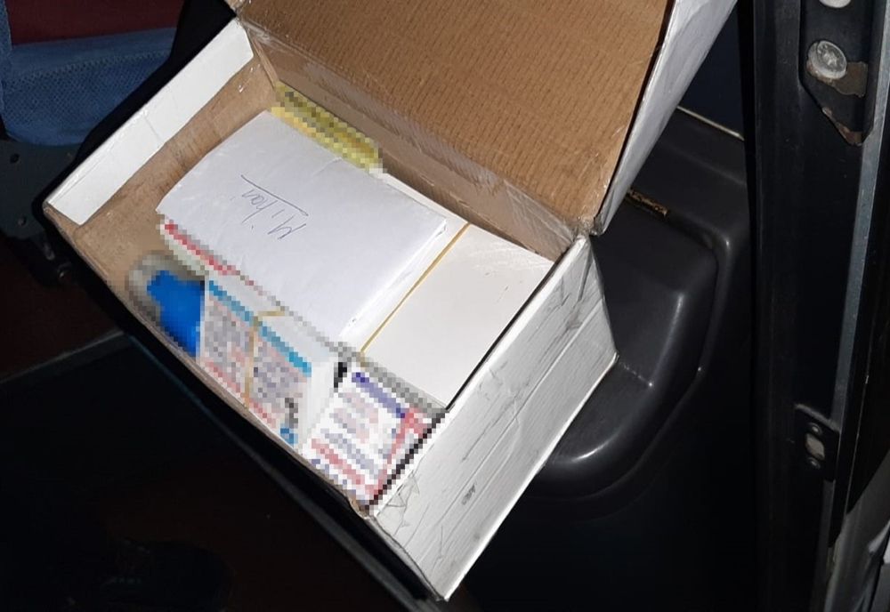 Doar penal pentru un șofer de autocar pentru că transporta un paşaport fals