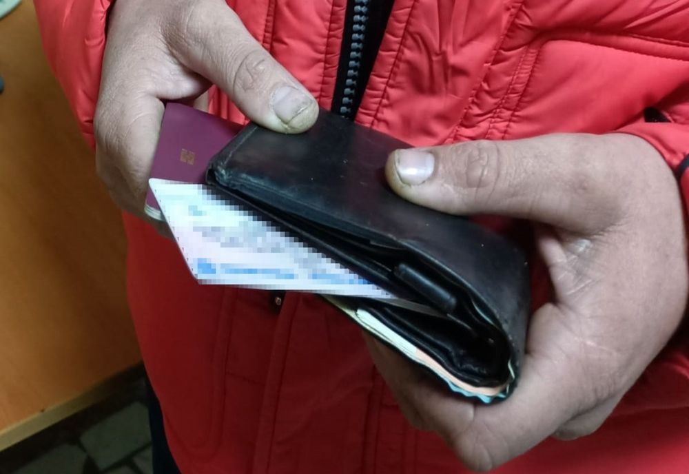 Permise de conducere false, descoperite de poliţiştii de frontieră huşeni