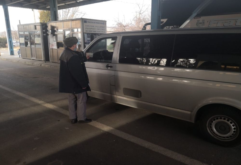 Fals procurat cu 200 de euro, descoperit la controlul de frontieră