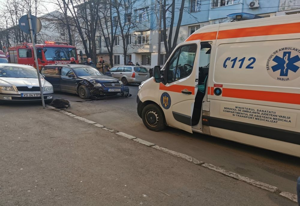 Accident rutier în zona Pieței Mici din Bârlad - FOTO