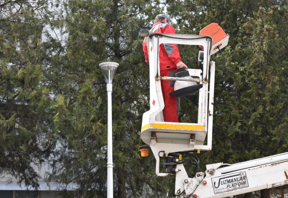 Au demarat lucrările de îngropare a cablurilor din sistemul de iluminat public