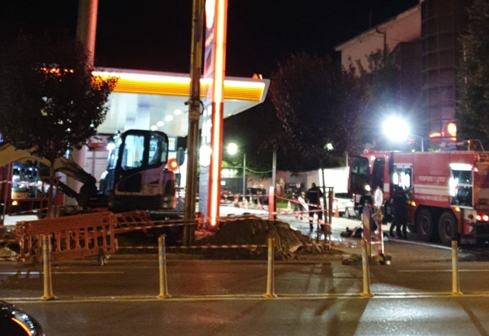 Exercițiu. Pompierii bârlădenii au intervenit la o benzinărie pentru a stinge incendiu la un autoturism