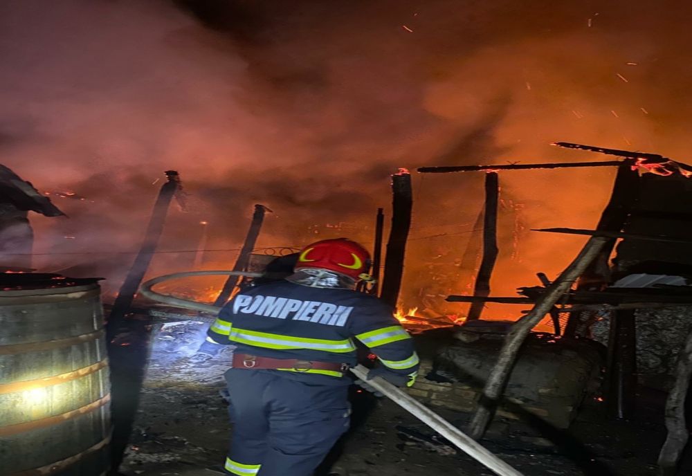 Incendiu în Tutova! Un bătrân a suferit atac de panică