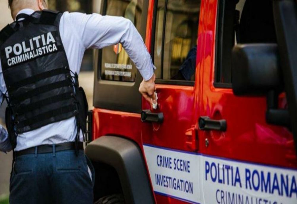 Doi soți, găsiți spânzurați în curtea casei. Soţul ar fi omorât-o pe femeie, doi copii au rămas orfani 