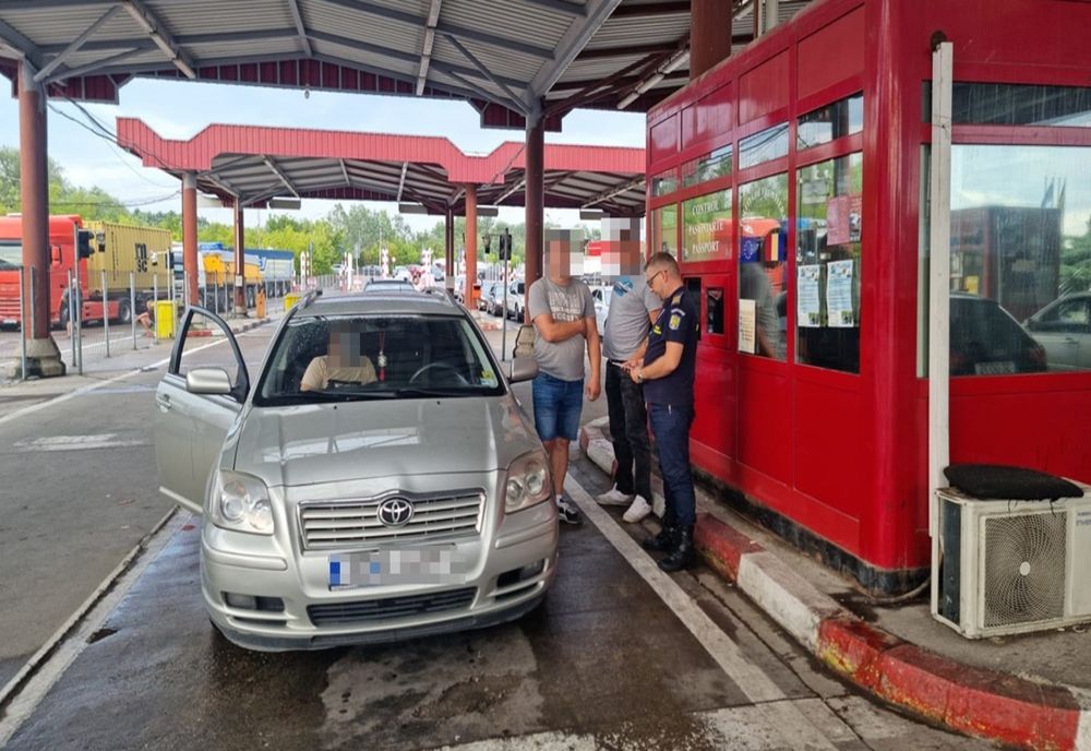 Permis de conducere polonez fals, depistat la intrarea în ţară