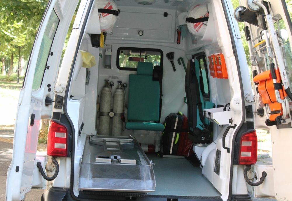 Un adolescent din Șuletea, în stare gravă la spital! Se uita în telefon și s-a lovit de furca unui tractor