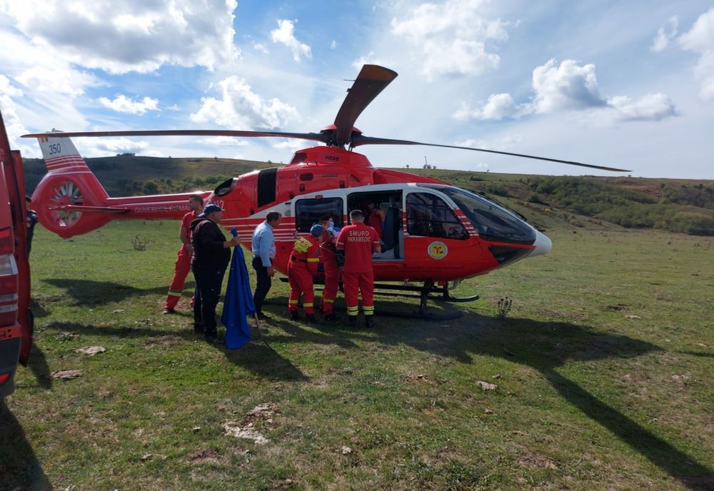 Un copil de 4 ani din Dragomirești dus cu elicopterul la Iași după ce s-a electrocutat