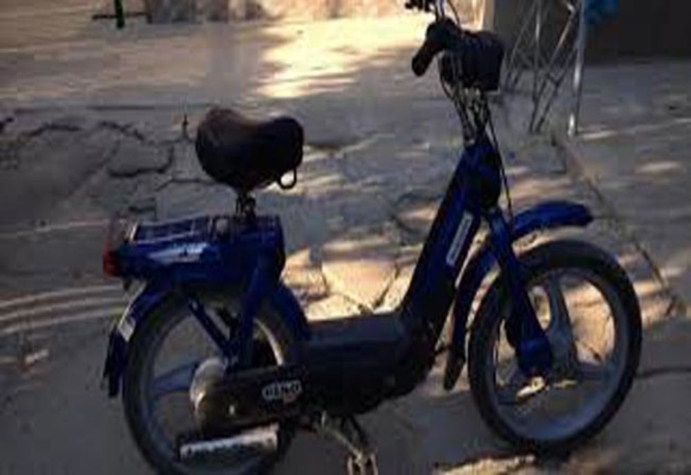 Beat și fără nici un fel de permis de conducere, a pornit la plimbare cu un moped prin Vaslui
