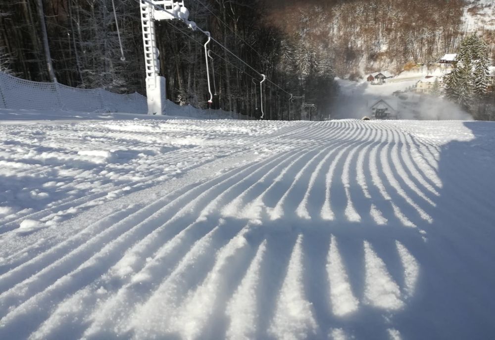 Guvernul schimbă regulamentul pârtiilor de schi. Amenzi mărite atât pentru schiori, cât şi pentru administratorii pârtiilor