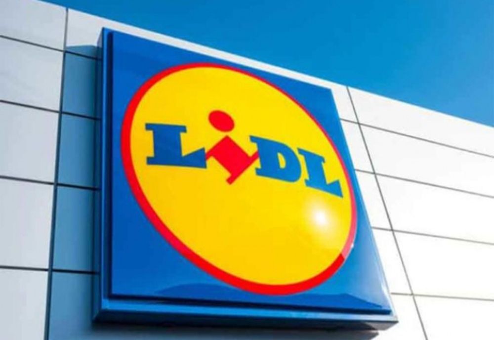 Alertă alimentară. BUCĂȚI DE PLASTIC într-unul din cele mai vândute alimente de la Lidl