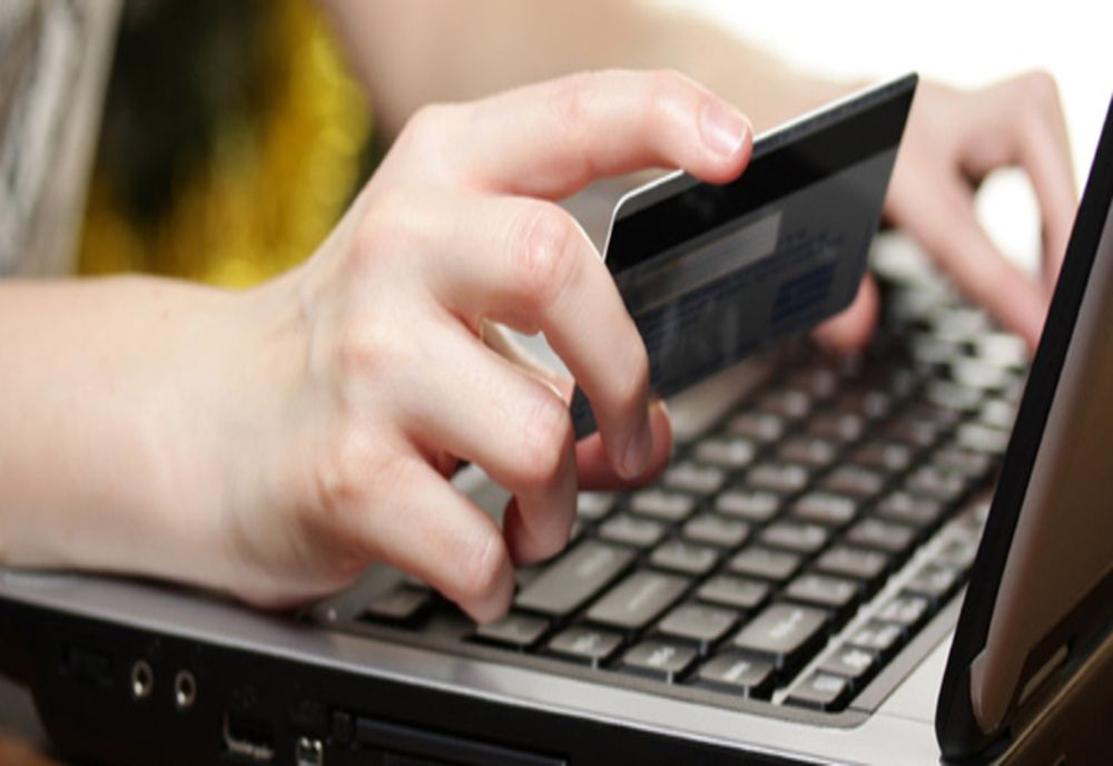 ATENȚIE LA ,,MAGIA” SĂRBĂTORILOR! -sfaturi pentru siguranța cumpărăturilor online