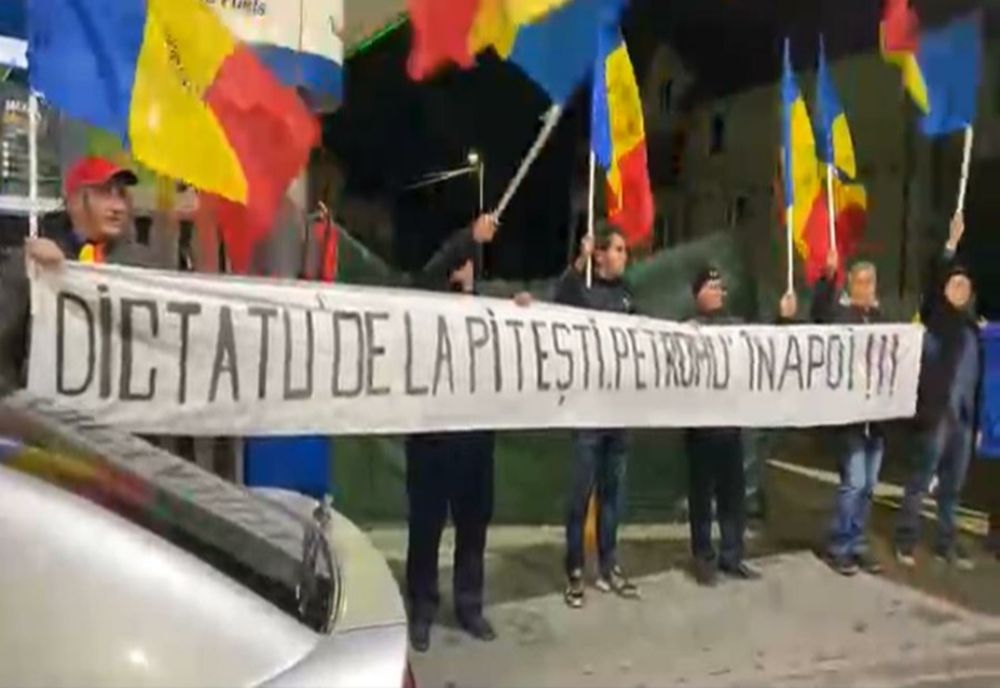 Protestele continuă în benzinăriile austriece din România - Pompe blocate, zeci de oameni revoltați, boicot masiv