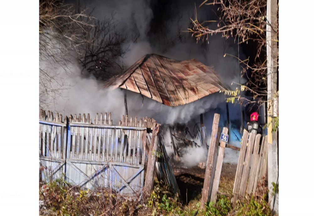 Deleni. Un bărbat salvat dintr-un incendiu de un pompier care era vecin cu acesta