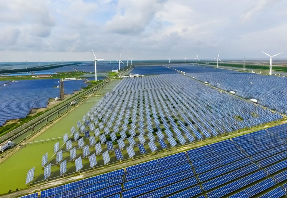 Acord între negociatorii UE pentru o reducere semnificativă a emisiilor industriale de carbon, până în 2030