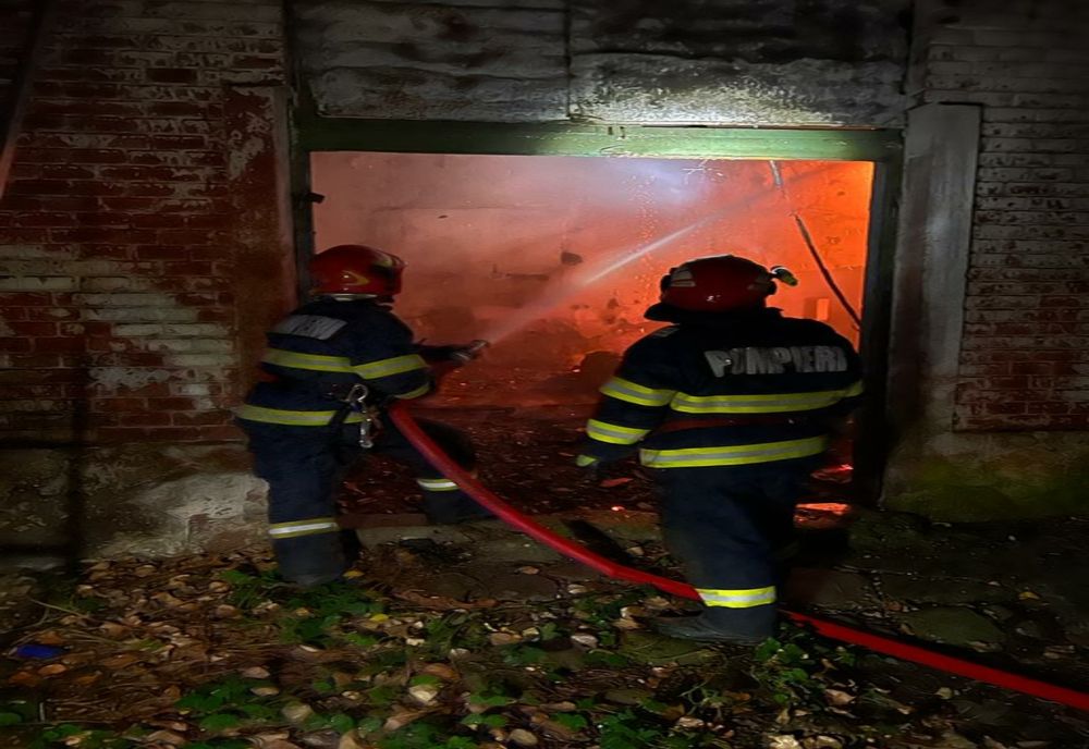 Incendiu la fosta fabrică Fepa din Bârlad. O clădire părăsită a luat foc
